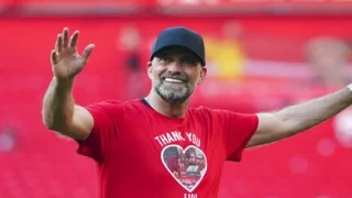 يورجن كلوب عاد سفيرا لنادي ليفربول جريدة افاق عربية وكالات كلوب يوافق على تولي منصب جديد في نادي ليفربول..وافق الألماني يورغن كلوب على تولي منصب جديد