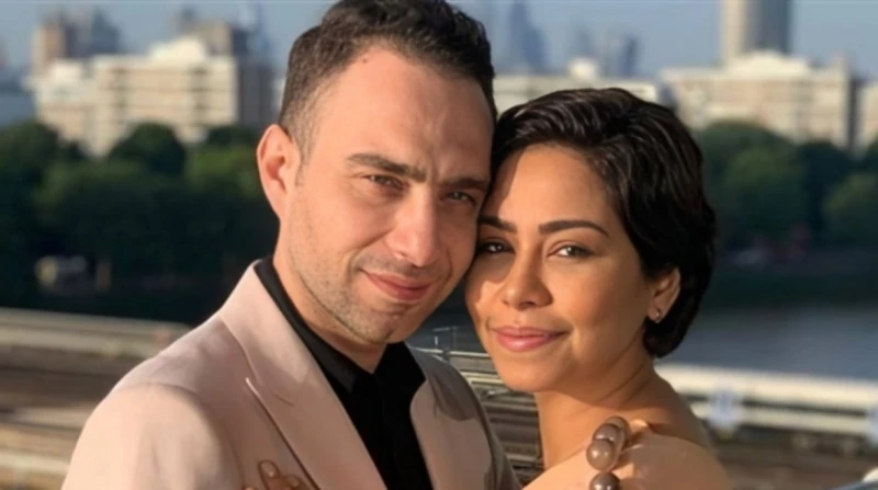 مصادر مقربة من شيرين وحسام حبيب: التصالح وارد وبشكل رسمي كشفت مصادر مقربة من الفنانة شيرين عبد الوهاب، وطليقها حسام حبيب، أن الأزمة الأخيرة في طريقها