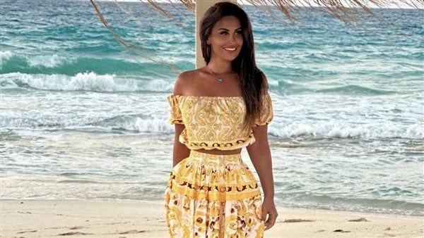 بفستان قصير..أحدث ظهور ل مي سليم بإطلالة صيفية جريئة نشرت الفنانة مي سليم صورة صيفية جريئة عبر حسابها بموقع تبادل الفيديوهات والصور إنستجرام.وتألقت