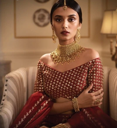 تعرف على تفسير عقد الذهب و شراء عقد ذهب في المنام للمتزوجة لابن سيرين عقد الذهب في المنام للمتزوجة، هل رؤية القعد للمتزوجة تبشر بالخير أم تنذر