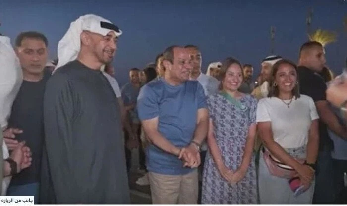 الرئيس السيسي والشيخ محمد بن زايد يتفقدان مهرجان العلمين الجديدةأجرى الرئيس عبد الفتاح السيسي، ونظيره الإماراتي الشيخ محمد بن زايد، جولة في مدينة
