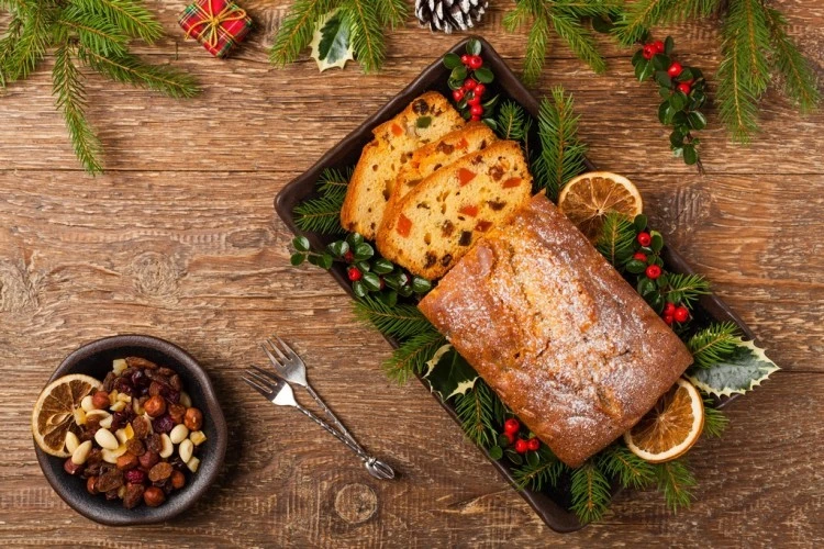 كيك الفواكة المجففة بطريقة سهلةمقادير كيك الفواكة المجففة مشمش مجفف : كوب الماء : كوب الزبدة : ربع كوب سكر : كوب البيض : 4 حبات الفواكة المجففة : كوب (مشكلة) طحين : 2 كوب (خاص بالح