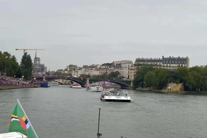 وصول بعثة مصر إلى منطقة حفل أولمبياد باريس وسط هطول الأمطاروصل فريق البعثة المصرية إلى منطقة حفل أولمبياد باريس 2024 في العاصمة الفرنسية، وهناك هطول أمطار مفاجئة.وقام نجما البعثة ا