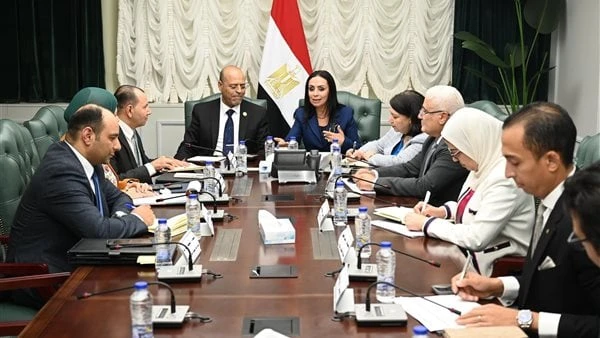 التضامن والعمل يبحثان بناء قاعدة بيانات محددة للعمالة غير المنتظمةعقدت الدكتورة مايا مرسي وزيرة التضامن الاجتماعي ومحمد جبران وزير العمل اجتماعا بمقر