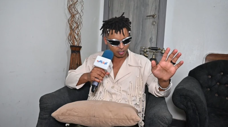 أوكا: اتعقدت من التمثيل ومزيكا المهرجانات سبب نجاح الأغنية المصرية (حوار) انتهى مغني المهرجانات الشهير أوكا، مساء أمس من تصوير كليب أغنية كاربونيتا،