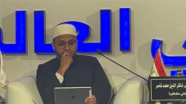 مفتي سنغافورة: أزمة القيم الأخلاقية العالمية تتطلب دورا رائدا من القادة الدينيينألقى الدكتور ناظر الدين محمد، مفتي سنغافورة، كلمة خلال فعاليات الجلسة العلمية الأولى بالمؤتمر العالم