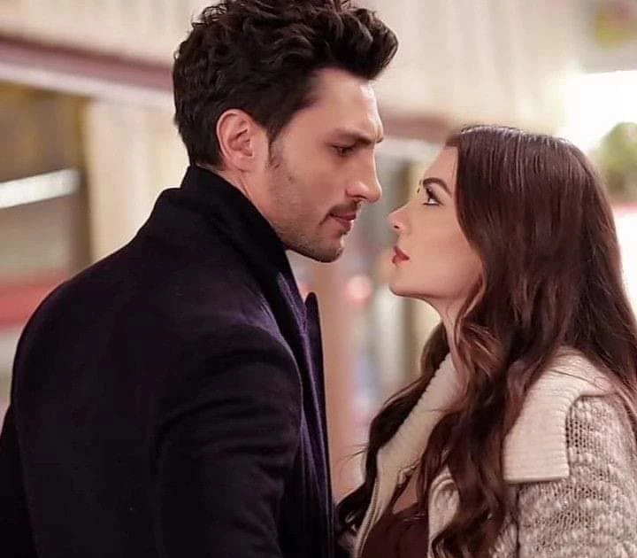 رواية وجدان صعيدي الفصل الرابع 4 بقلم زهرة الربيع وجدان نفخت بضيق وراحت تنام على السرير بس جات لها رسالهلسه هتمسك التليفون عاصم شدو وفتح الرساله