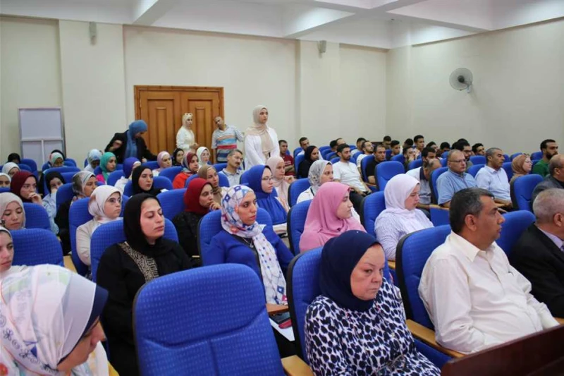 جامعة كفر الشيخ تعقد ندوة بعنوان ريادة الأعمال والاقتصاد الأخضر عقدت جامعة كفر الشيخ، اليوم الأحد، ندوة تحت عنوان ريادة الأعمال والاقتصاد الأخضر،