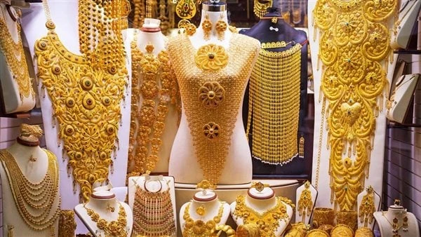 سعر أغلى أعيرة الذهب في السوق اليوم الأحد 7-7-2024 استقر سعر أغلى أعيرة الذهب وهو سعر عيار 24 الأعلى فئة نحو 3668 جنيها للبيع و3685 جنيها للشراء خلال