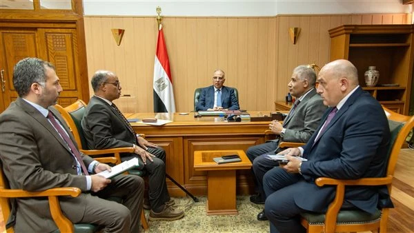 سويلم: تأهيل ورفع الكفاءة للمنشآت المائية ذات الأولوية وضمان سلامتهاعقد الدكتور هانى سويلم، وزير الموارد المائية والري، اجتماعا لمتابعة خطة عمل صيانة