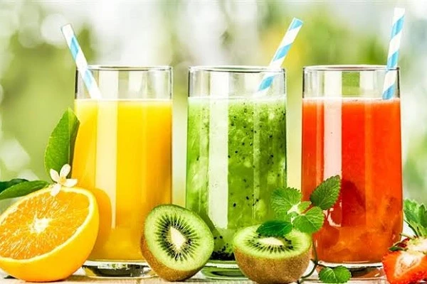 أفضل 10 وصفات لعصائر منعشة وسهلة التحضير.عندما يرتفع درجات الحرارة وتحتاج إلى تحسين الترطيب وتنعيم الحرارة، لا يوجد شيء أفضل من الاستمتاع بكوب من