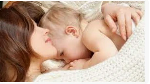 ما تفسير الإرضاع في المنام لابن سيرين والنابلسي؟ الإرضاع في المنام، إن رؤية الرضاعة موضع خلاف عند الفقهاء، فقد استحسن البعض رؤيتها، بينما اعتبرها البعض الآخر من الرؤى المكروهة والت