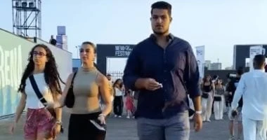 الجمهور فى انتظار تامر حسنى وسط أجواء ساحرة بمهرجان العلمين الجديدة تعرف على التالي الجمهور فى انتظار تامر حسنى وسط أجواء ساحرة بمهرجان العلمين