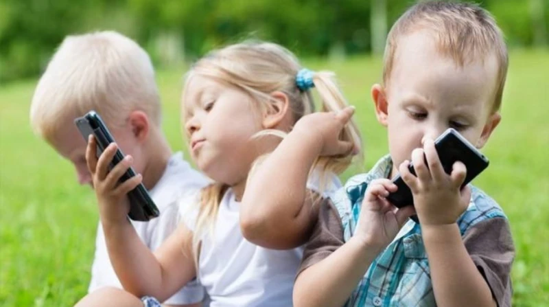 للحفاظ على صحة طفلك.. هواتف ذكية بلا تيك توك أو فيسبوك طورت نوكيا مؤخرا هاتفا ذكيا لايمكنك الوصول من خلاله إلى تطبيق فيسبوك أو تيك توك أو أي منصة من