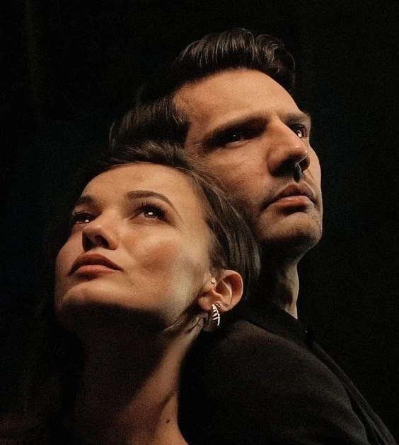 رواية قلب غارم بعشقها كاملة جميع الفصول بقلم سميه احمد سندت علي العربية بتعب رجلها مبقتش شايلها كانت هتقع لولا ايد فهد اللي سبقتها وشالها... فهد بخوف: غرام انتي كويسه... غرام بإرها