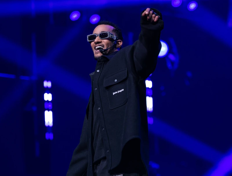 رغم اعتذاره.. قضية صفعة محمد رمضان لمعجب تتفاعل بعد أن وجه الفنان المصري محمد رمضان، اعتذاره لعائلة الشاب كريم شلبي، بعد حادثة تبادل الصفع بينهما في