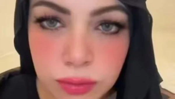 غرامة 100 ألف جنيه .. الحكومة الاقتصادية تصدر قرار لمعاقبة البلوجر نادين طارق قامت المحكمة الاقتصادية اليوم السبت، بإصدار قضاء مفاده؛ معاقبة البلوجر