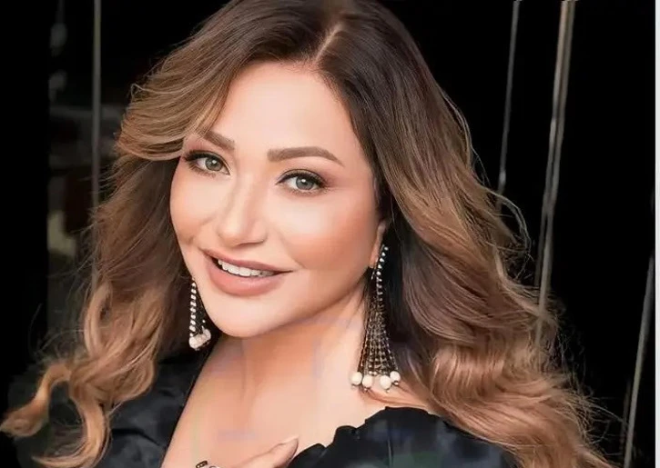 ليلى علوي ترقص وتامر حسني يعلق- فيديو افاق عربية - شاركت الممثلة المصرية ليلى علوي مقطع فيديو عبر حسابها على إنستغرام، وهي ترقص على أحدث أغنيات نجم