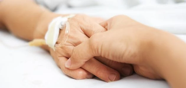 رسائل رومانسية للزوج المريض 40 ماذا أقول لحبيبي وهو مريض؟من أصعب الفترات التي يمر بها الفرد هو مرض شخص غالي عليه، فعندما يمرض شخص نحبه يجب أن نقف بجانبه ونهتم به وبحالته النفسية حت