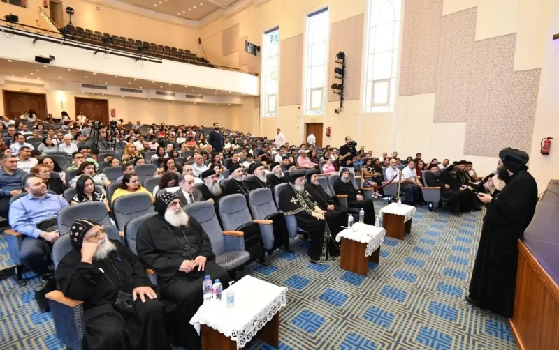 تفاصيل لقاء قداسة البابا تواضروس الثاني مع كهنة وخدام كنائس الخليجالبابا تواضروس , يوم أمس الثلاثاء ، إستضافت كاتدرائية الأنبا رويس في العباسية لقاءا