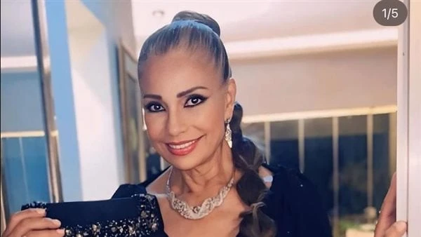 سوسن بدر تحتفل بعيد ميلاد غادة عبدالرازق.. شاهد شاركت الفنانة سوسن بدر، ستوري عبر حسابها الشخصي على موقع التواصل الاجتماعي إنستجرام.واحتفلت سوسن بعيد