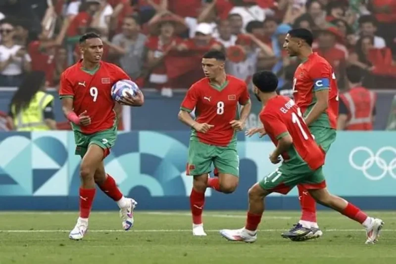 شكوك حول لحاق سفيان رحيمي بمواجهة العراق الحاسمة بأولمبياد باريسبعد الهزيمة المفاجئة للمنتخب المغربي ضد أوكرانيا، يعيش الفريق الأجواء السيئة. اعتبرت