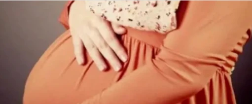 تفسير حلم الحمل للبنت العذراء بتوأم وتفسير حلم رؤية المرأة الحامل للعزباء لابن سيرين تفسير حلم الحامل للعذراء، هل رؤية الحمل للعذراء تبشر بالخير أم