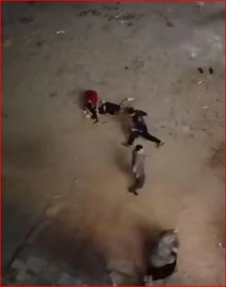 5 دقائق أشعلت السوشيال ميديا.. فيديو يرصد لحظة مقتل مدرب جيم لدفاعه عن مسن بشبرا مقطع فيديو تجاوز مدته ال 5 دقائق، صوره أحد الأهالي بشارع الخلفاوي