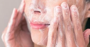 وصفات طبيعية لتنعيم البشرة.. تخلي بشرتك شبه الأطفال المرأة والمنوعات شاهد المقال التالي من صحافة مصر عن وصفات طبيعية لتنعيم البشرة تخلي بشرتك شبه