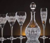 تفسير حلم الكاسات الزجاج لابن سيرين تفسير حلم الكاسات الزجاج قد يكون دليل على العديد من التآويل المتعلقة بحياة الرائي حسب تفاصيل منامه، فقد يحلم