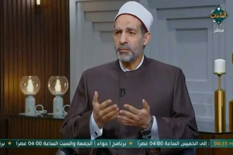 لو الزوج مسافر يرسل الأموال لزوجته أم لوالدته؟.. أمين الفتوى يفجر مفاجأة (فيديو) أجاب الدكتور على فخر، أمين الفتوى بدار الإفتاء المصرية، على سؤال