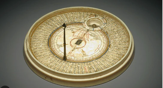 تأويلات ابن سيرين لرؤية القبلة في المنام القبلة في المنام، إن رؤية القبلة من الرؤى التي تتنوع حالاتها بتعدد تفاصيلها ومعطياتها، فالقبلة محمودة بشكل