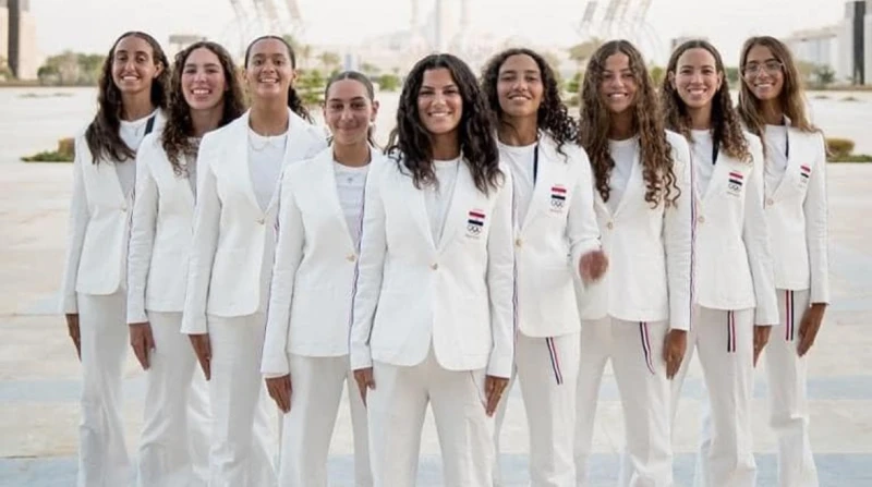 بساطة وأناقة.. إطلالة بنات منتخب السباحة التوقيعية بأولمبياد باريس بدلة بيضاء وشعار علم مصر، هكذا كانت الإطلالة الرسمية لفتيات منتخب مصر للسباحة