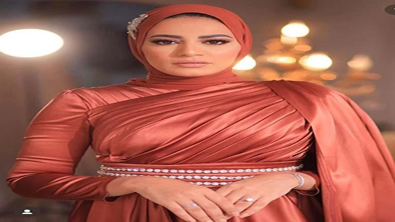 بعد زفاف نجل أغنى رجل في آسيا.. فتيات الهند يطلبن من البلوجر المصرية رانيا يحيي تعليمهن لفات للحجاب لايف ستايل شاهد المقال التالي من صحافة مصر عن بعد