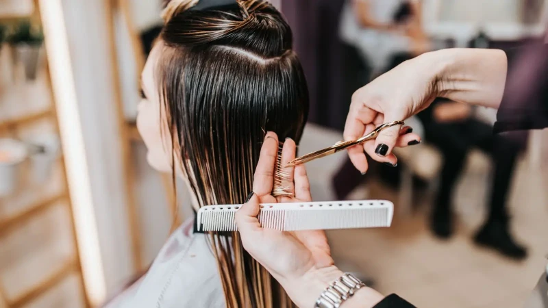 أفضل مواعيد قص الشعر لشهر أغسطسآب 2024أفضل مواعيد قص الشعر لشهر أغسطسآب 2024 يبحث عنها الجميع. فالشعر تاج المرأة وزينة الرجل الطبيعية، يعطي طابع