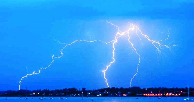 عاصفة قوية في النمسا : تسجيل 190 ألف صاعقة في يوم واحد تعرف على التالي عاصفة قوية في النمسا : تسجيل 190 ألف صاعقة في يوم واحد، تسببت الأمطار الغزيرة