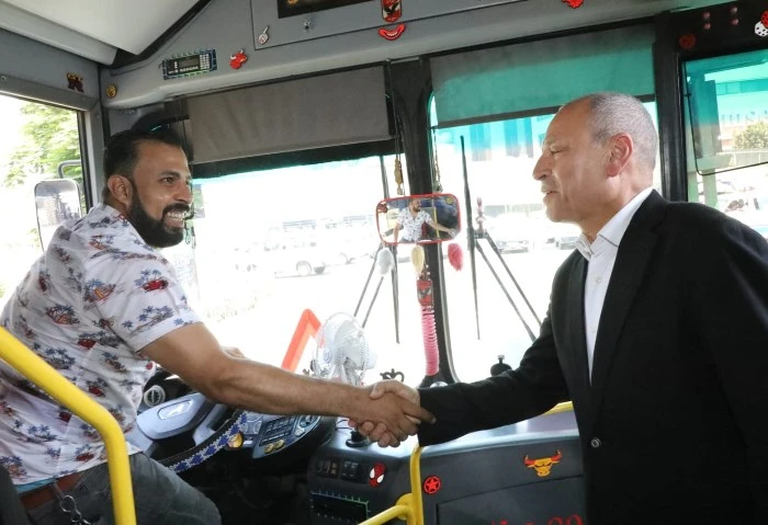 محافظ القاهرة: وضع تعريفة الركوب الجديدة تراعي مصلحة المواطن والسائق تفقد الدكتور إبراهيم صابر، محافظ القاهرة، عددا من مواقف النقل الجماعي في عدد من