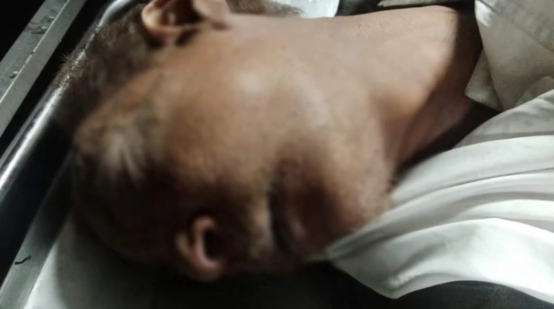 بجلباب أسود.. جثة شاب مجهول تثير الذعر في حديقة بسوهاج عثر ضباط وحدة مباحث قسم شرطة طهطا، شمالي محافظة سوهاج، على جثة شاب ثلاثيني مجهول الهوية؛ ملقاة