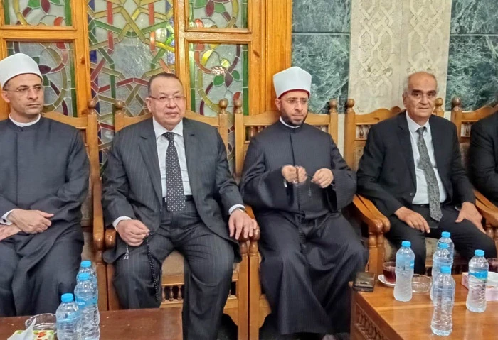 الأزهري يتقدم صفوف المعزين بوزير الأوقاف الأسبق محمد علي محجوب(صور) تقدم الدكتور أسامة الأزهري وزير الأوقاف صفوف المعزين في وفاة المغفور له الدكتور