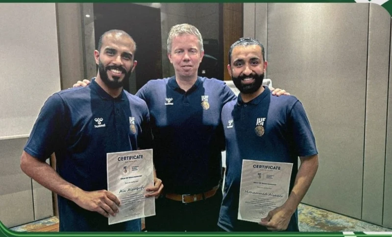 حكمان سعوديان يشاركان في بطولة آسيا لليد يشارك طاقم التحكيم السعودي الدولي المكون من محمد الصقر وعلي السقوفي في إدارة مباريات البطولة الآسيوية الثامنة عشرة لكرة اليد للشباب، التي ا