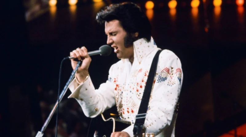 بسعر خرافي.. بيع حذاء أسطورة الروك بريسلي في مزاد علني على الرغم من مرور عقود على رحيله، إلا أن أسطورة الروك الأمريكي إلفيس بريسلي، أعيد ذكره مجددا