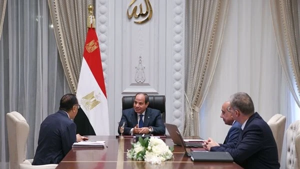 الرئيس السيسي يجتمع مع مدبولي للاطلاع على تحركات الحكومة لضمان استقرار التغذية الكهربائيةعقد الرئيس عبد الفتاح السيسي اليوم اجتماعا مع كل من الدكتور مصطفى مدبولي، رئيس مجلس الوزراء