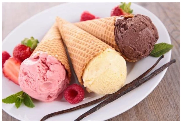 أهم 20 تفسير لحلم اكل الايس كريم لابن سيرين تفسير حلم اكل الايس كريم في المنام يعد من الرؤى المستحبة، حيث يتساءل عنه العديد من الأشخاص الذين يهتمون بتفسير رؤياهم والتعرف على معانيه