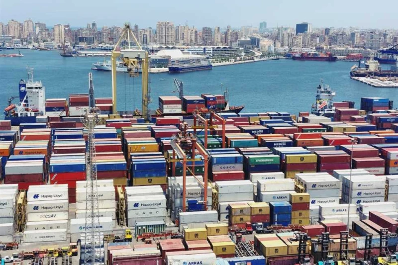 تداول 11 ألف طن بضائع بموانئ البحر الأحمر.. ومغادرة ميناء سفاجا سفينتين أعلن المركز الإعلامي لهيئة موانئ البحر الأحمر، أن إجمالي عدد السفن المتواجدة