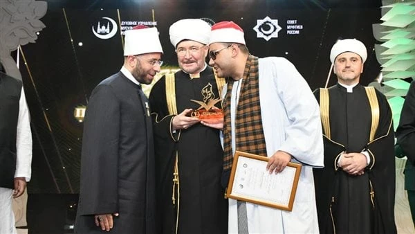 مسابقة بريكس للقرآن.. وزير الأوقاف يهنئ محمد كامل لفوزه بالمركز الثانيهنأ الدكتور أسامة الأزهري وزير الأوقاف، المتسابق الشيخ محمد عبد الكريم كامل