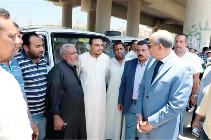 المحافظات تواصل حملاتها المكثفة لمتابعة الالتزام بتعريفة المواصلات واصلت الأجهزة التنفيذية والمحلية فى المحافظات، شن حملات على مواقف السيارات ومحطات