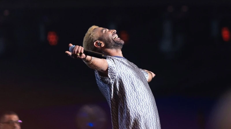 أحمد سعد يشعل مسرح إيرينا بالسعودية.. صور أحيا الفنان أحمد سعد، حفلا غنائيا ضخما مساء أمس، على خشبة مسرح إيرينا، ضمن فعاليات جولة المملكة بالسعودية،