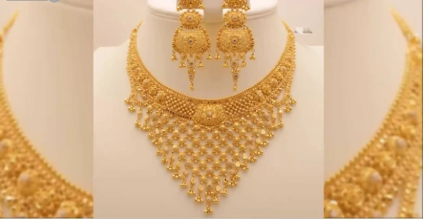 تفسير حلم طقم الذهب للمتزوجة في المنام لابن سيرين تفسير حلم طقم الذهب للمتزوجة في المنام، الذهب في الحلم له معاني ودلالات كثيرة، ولكل فقيه من الفقهاء