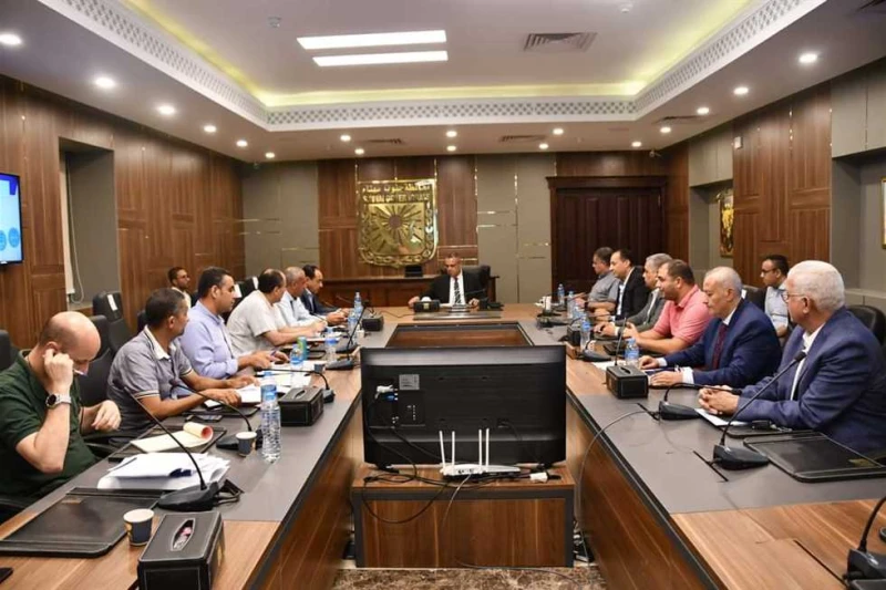 هيكل تنظيمي جديد لجنوب سيناء لضبط منظومة الأداء الحكومي قال الدكتور خالد مبارك، محافظ جنوب سيناء، إنه لا وسيط بين المحافظ ورؤساء المدن ونوابهم مشددا