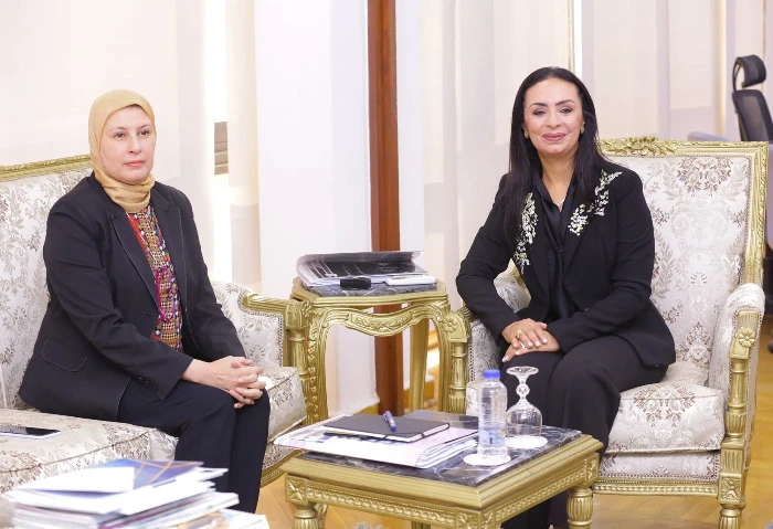 وزير التضامن تلتقي أعضاء الهيئة البحثية بالقومي للبحوث الاجتماعية والجنائية (صور) التقت الدكتورة مايا مرسي، وزير التضامن الاجتماعي ورئيس مجلس إدارة